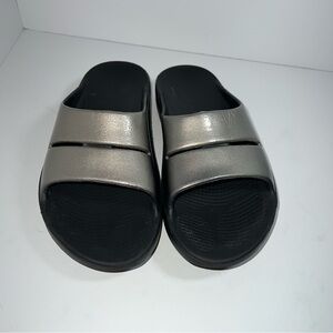 OOFOS Metallic Pewter Dual-Strap Slide Sandals women’s 9 (men’s 7)
